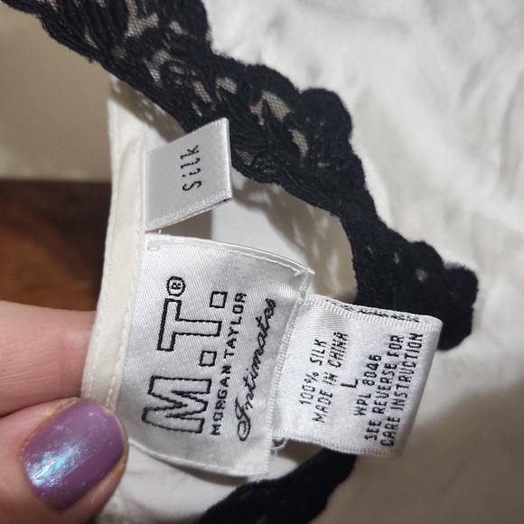 Beautiful ivory pearl colored black lace trim 100% silk vintage Morgan Taylor L - Picture 4 of 8
